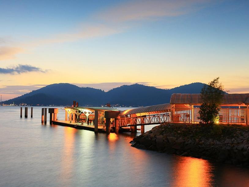 World Kids Fantasy Hotel Lumut Exterior photo